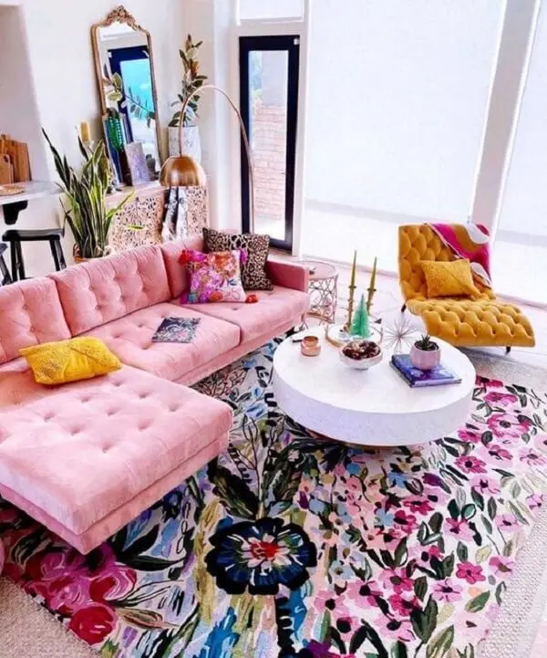 O sofá baú pode ser encontrado nas versões coloridas