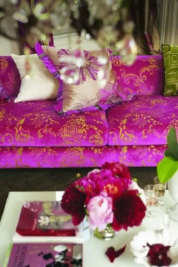Os sofás estampados modernos se destacam na decoração
