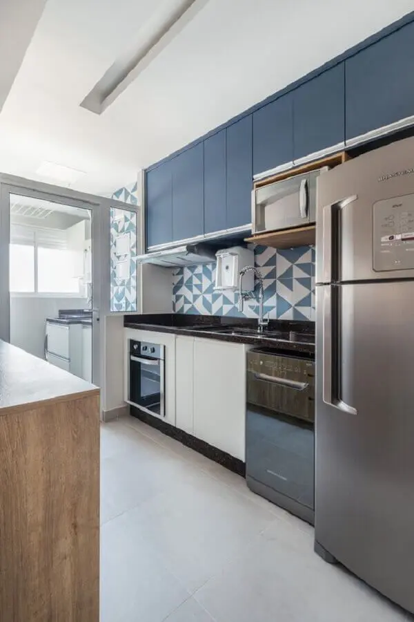 armário de cozinha azul e branco planejado Foto Rúbia M. Vieira Interiores