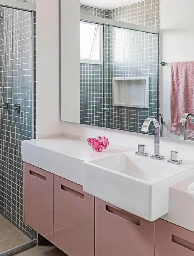 armário de banheiro sob medida cor de rosa  Foto Casa de Valentina