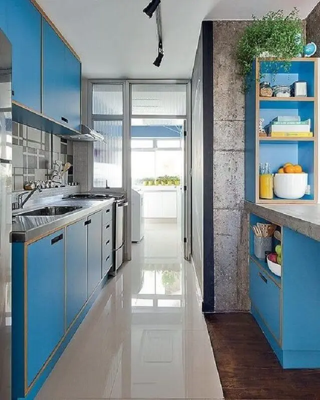 armário de cozinha azul com estilo retrô Foto Manual da Obra