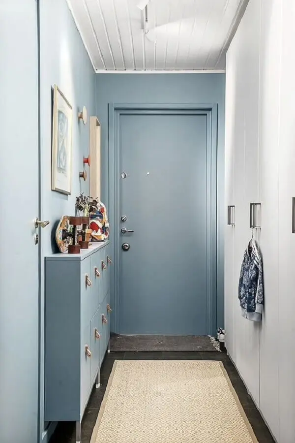 azul claro para decoração hall de entrada pequeno com buffet planejado Foto Casa de Valentina