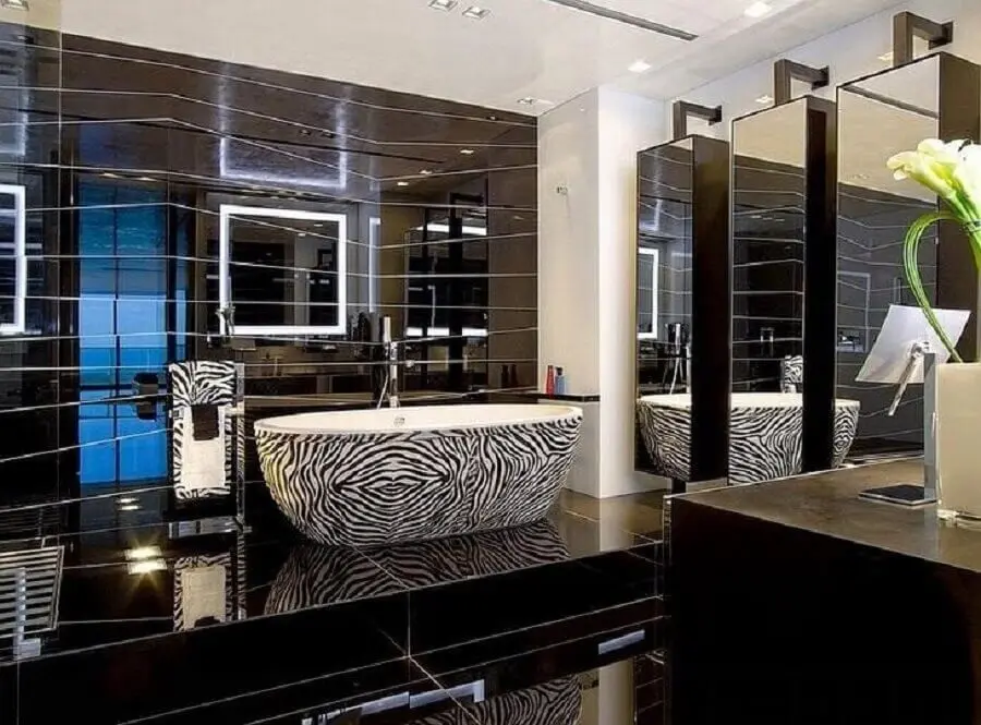 banheira zebrada para decoração de banheiro preto de luxo Foto Cerqueira Stylo