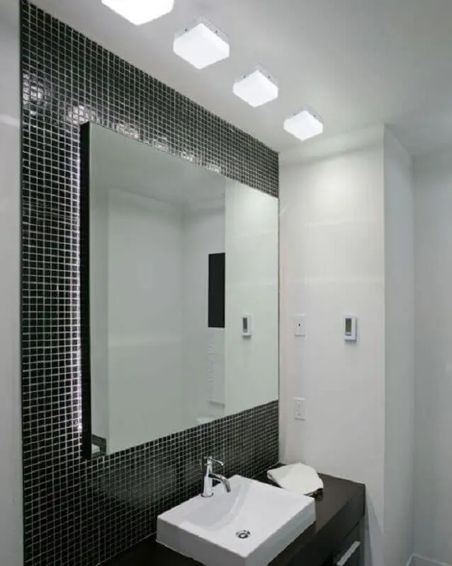 banheiro com pastilha preta Foto Só Decorar