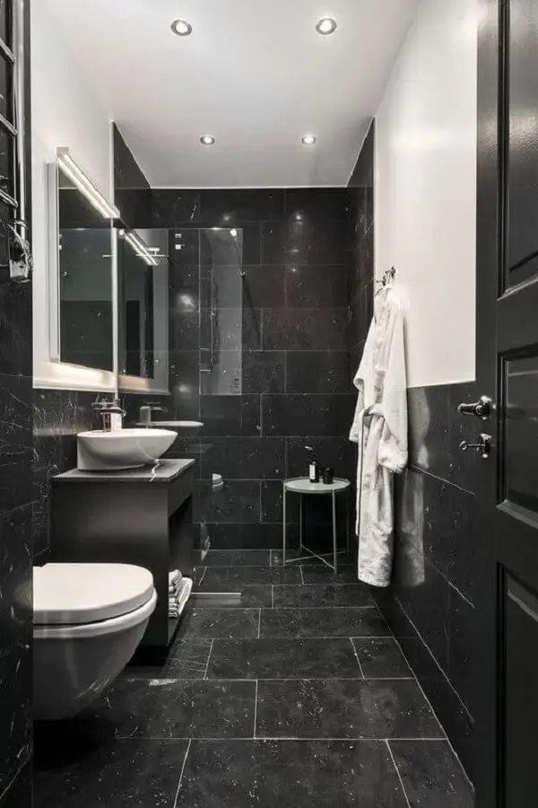 banheiro pequeno preto e branco Foto Fliesen Kügler