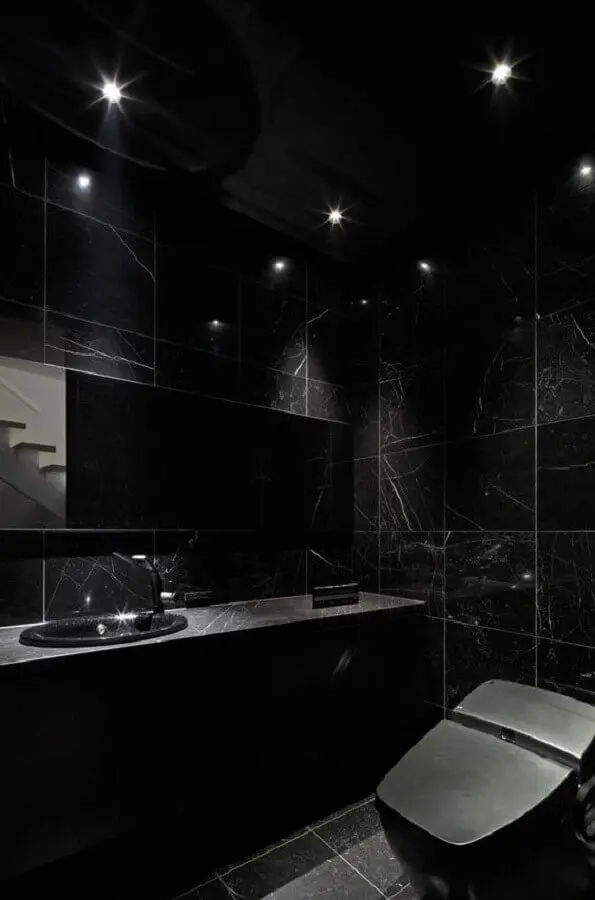 decoração de banheiro todo preto com mármore Foto HomeAdore