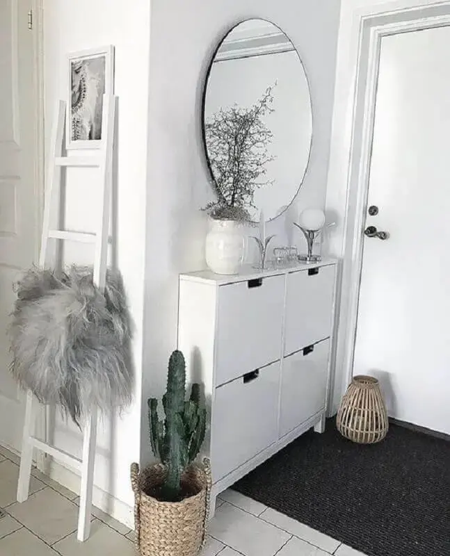 decoração de hall de entrada pequeno com espelho Foto Pinterest