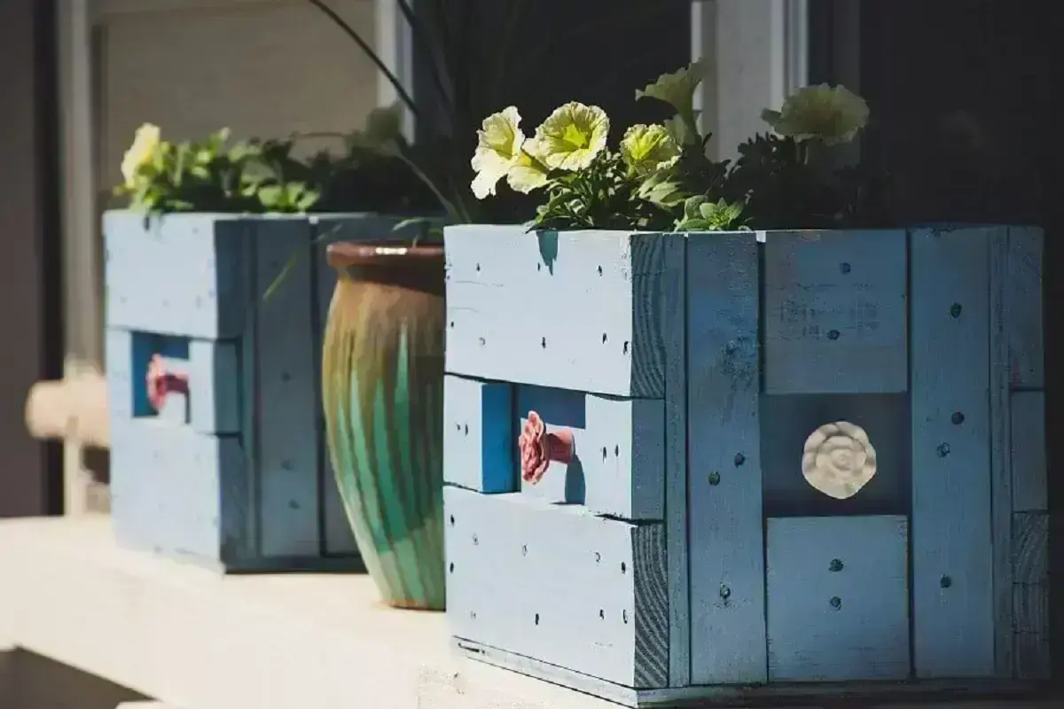 decoração de jardim com caixotes de feira Foto Unsplash