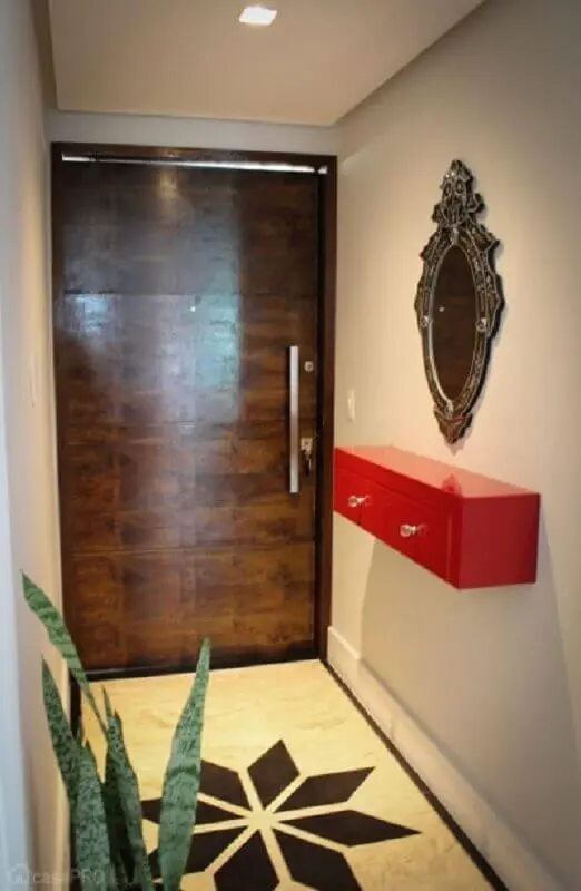 decoração hall de entrada pequeno com espelho vintage e aparador suspenso vermelho Foto Pinterest