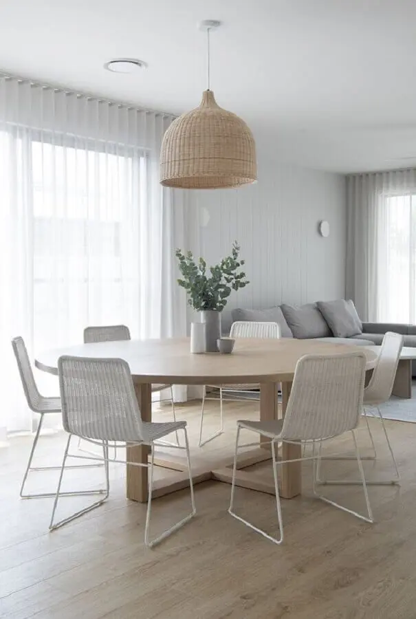 decoração minimalista para sala de jantar com lustre pendente rústico Foto Pinterest