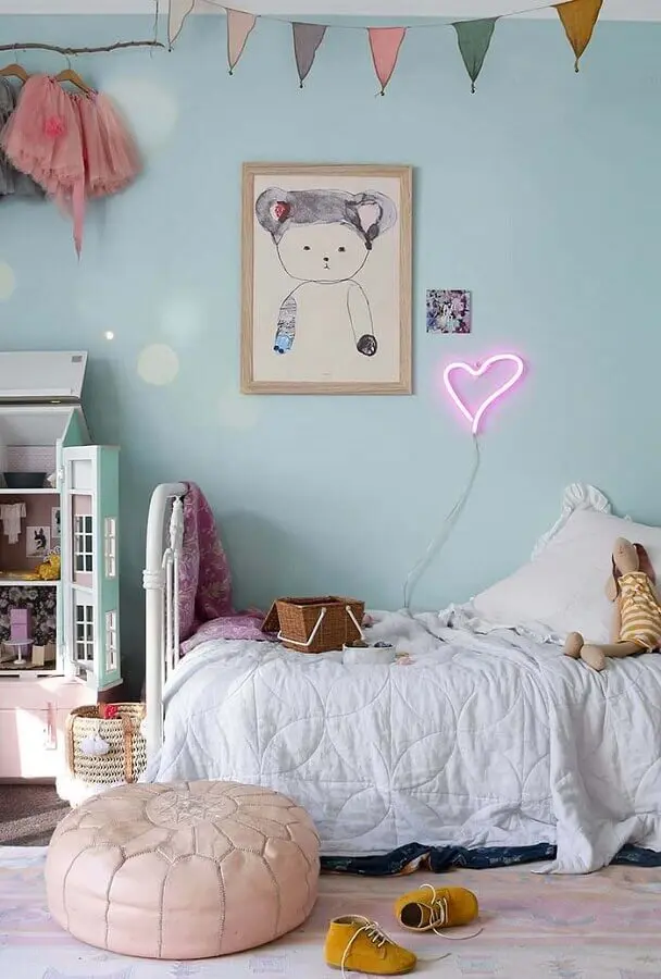decoração simples com quadros para quarto infantil feminino Foto Pinterest