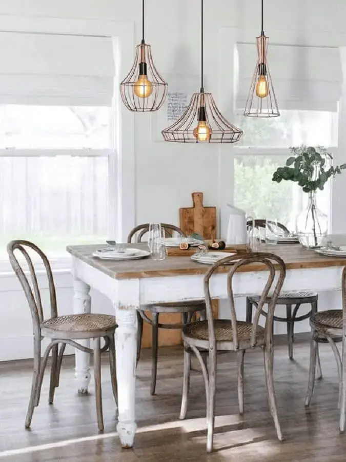 decoração simples para sala de jantar com lustre pendente cobre aramado Foto Pinterest