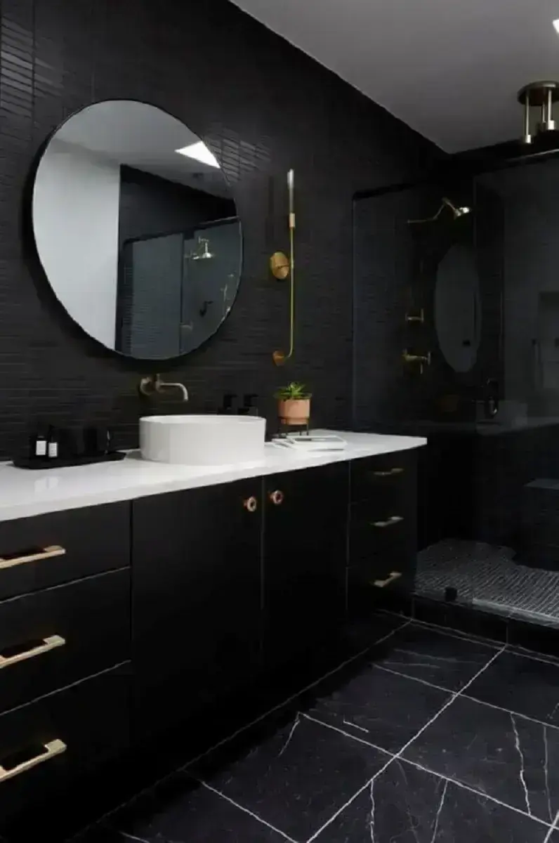 detalhes cobre para decoração de banheiro todo preto com espelho redondo Foto Futurist Architecture