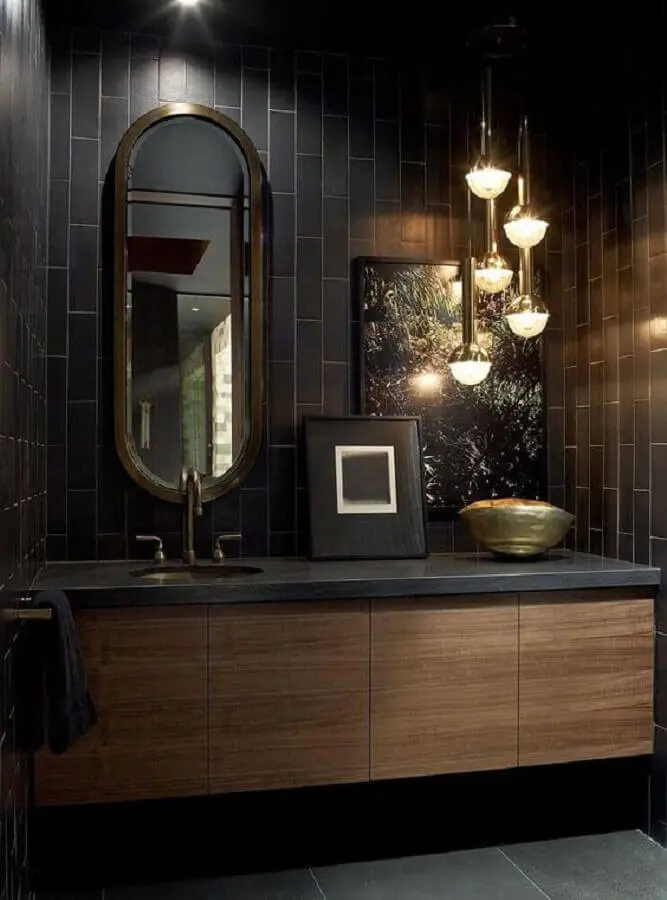 gabinete de madeira para decoração de banheiro preto com detalhes em bronze Foto Pinterest