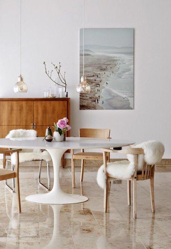 Mesa de jantar oval branca