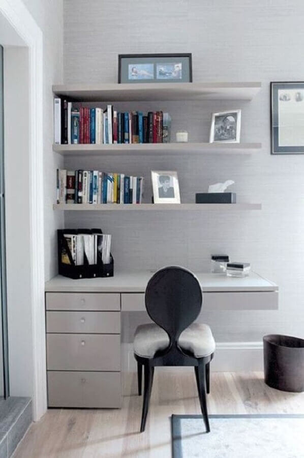 mesa pequena para home office cinza planejado com gaveteiros na lateral Foto Pinterest