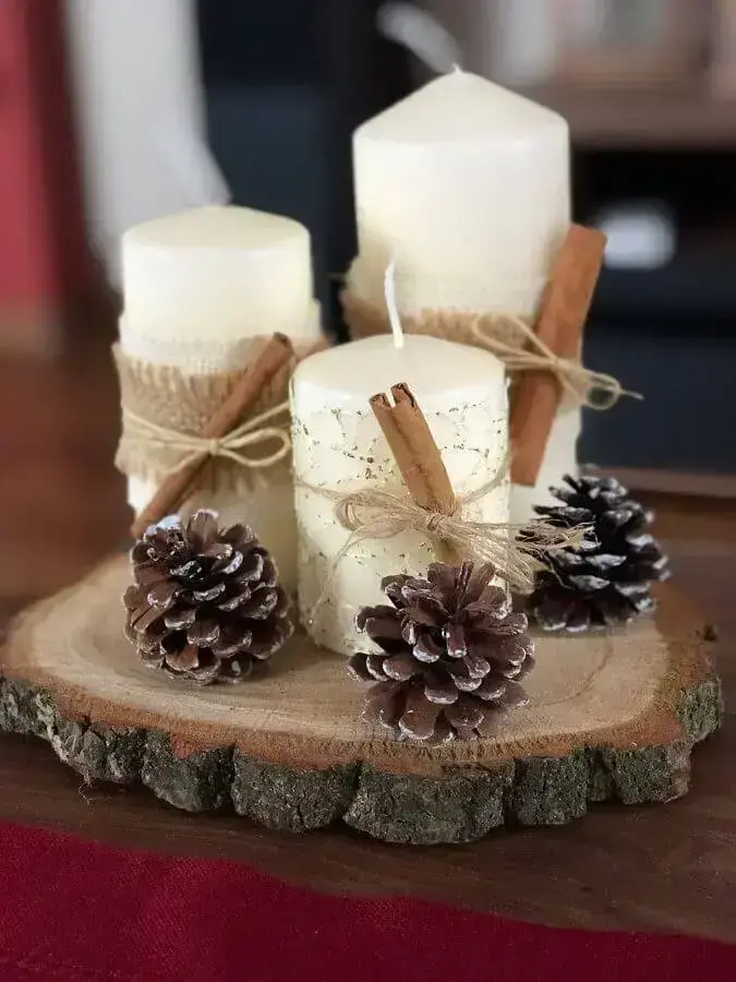 Christmas arrangement rustic model with pinecones and candles Photo Recycle and Decorate