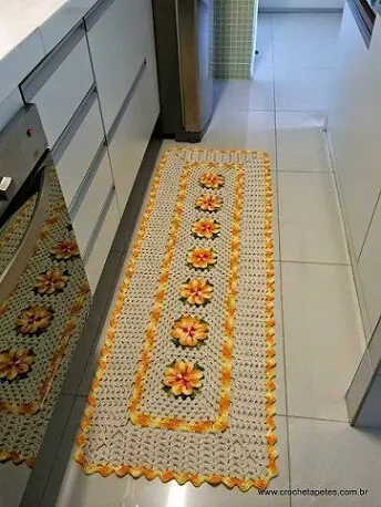 Passadeira para cozinha de crochê com flores