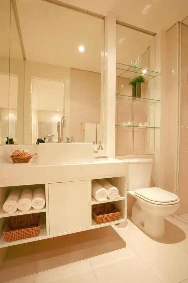 prateleiras de vidro para banheiro sob medida decorado em cores neutras Foto Newlar Móveis