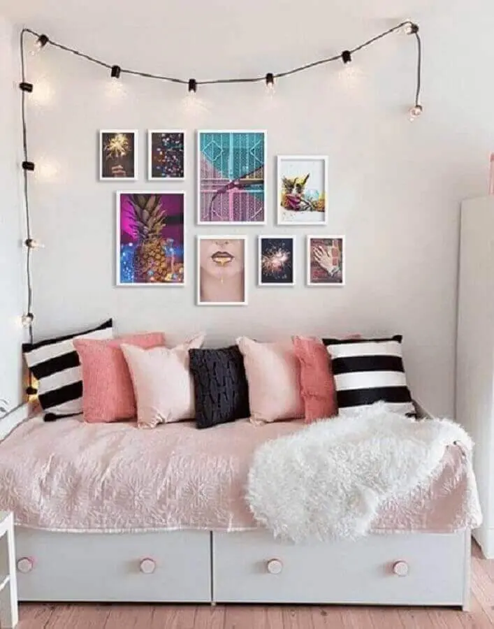 quadros femininos para quarto com decoração simples Foto Top Quadros