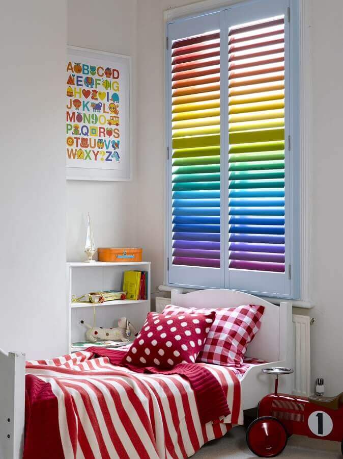 quadros para quarto infantil feminino branco com detalhes coloridos Foto Decoist
