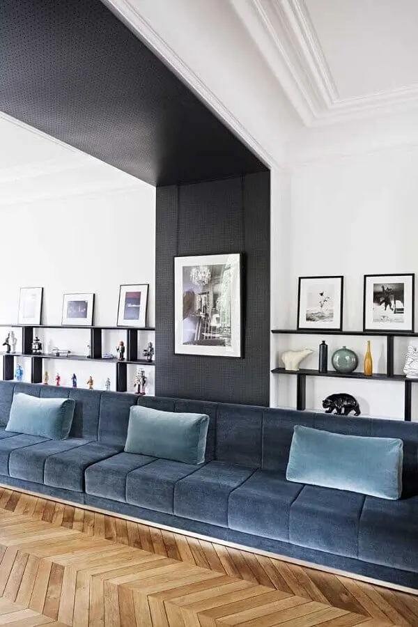 sala de estar decorada com sofá grande azul Foto Futurist Architecture