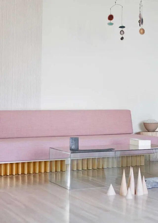 sala de estar decorada com sofá grande cor de rosa Foto Pinterest