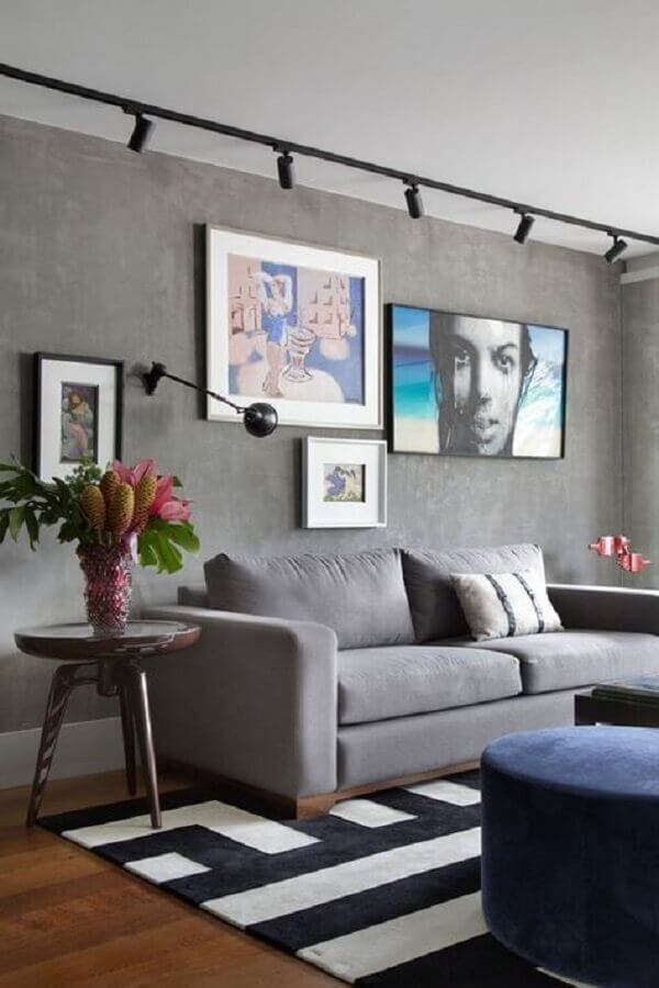 sala em tons de cinza decorada com tapete preto e branco Foto Pinterest