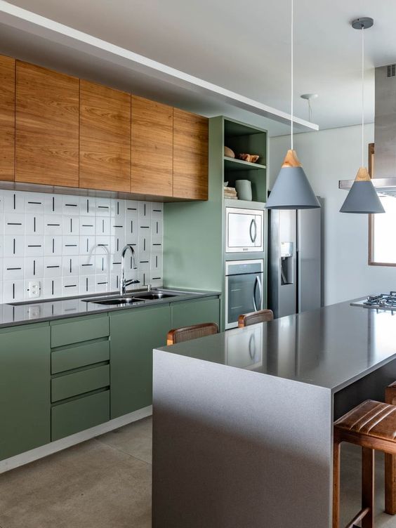 Cozinha moderna na cor verde com torre quente simples