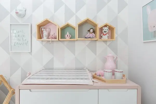 Alinhe vários modelos de nicho casinha quarto de bebê na parede