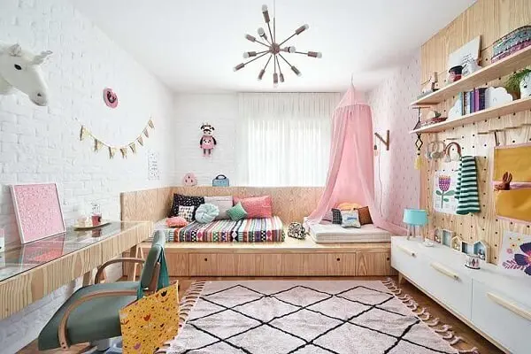 Escolha um modelo de tapete para quarto infantil que combine com a decoração
