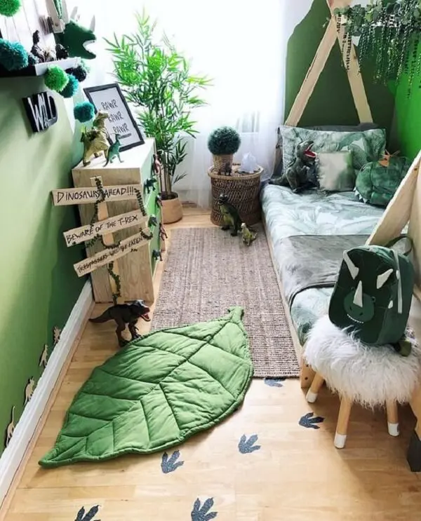 O tapete para quarto infantil em folha se encaixa perfeitamente na temática da decoração