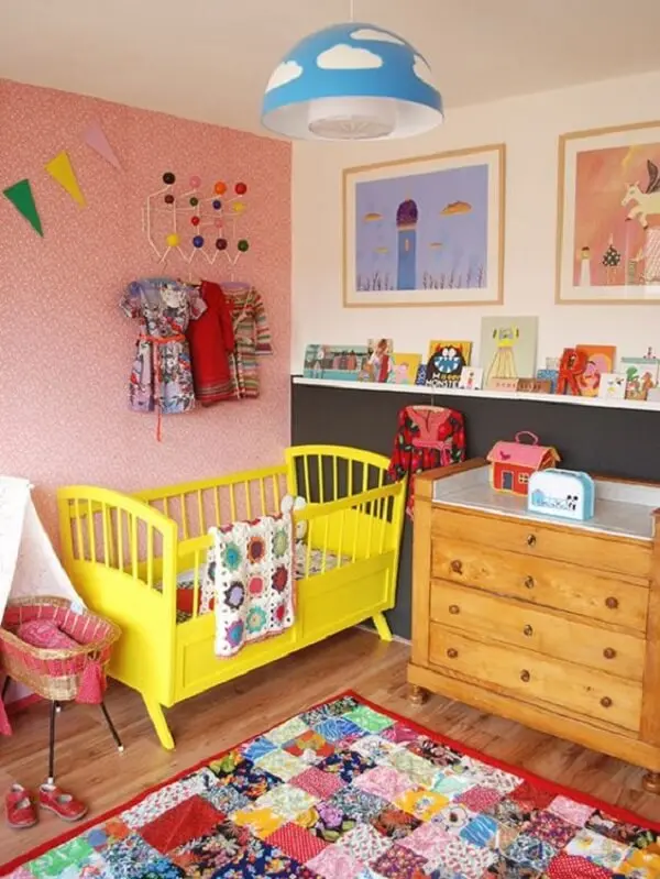 Os opções de tapete para quarto infantil em patchwork trazem descontração para o quarto