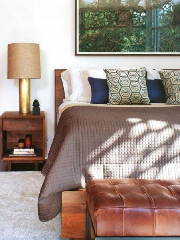 abajur de cabeceira moderno para quarto de casal com criado mudo de madeira Foto Pinterest