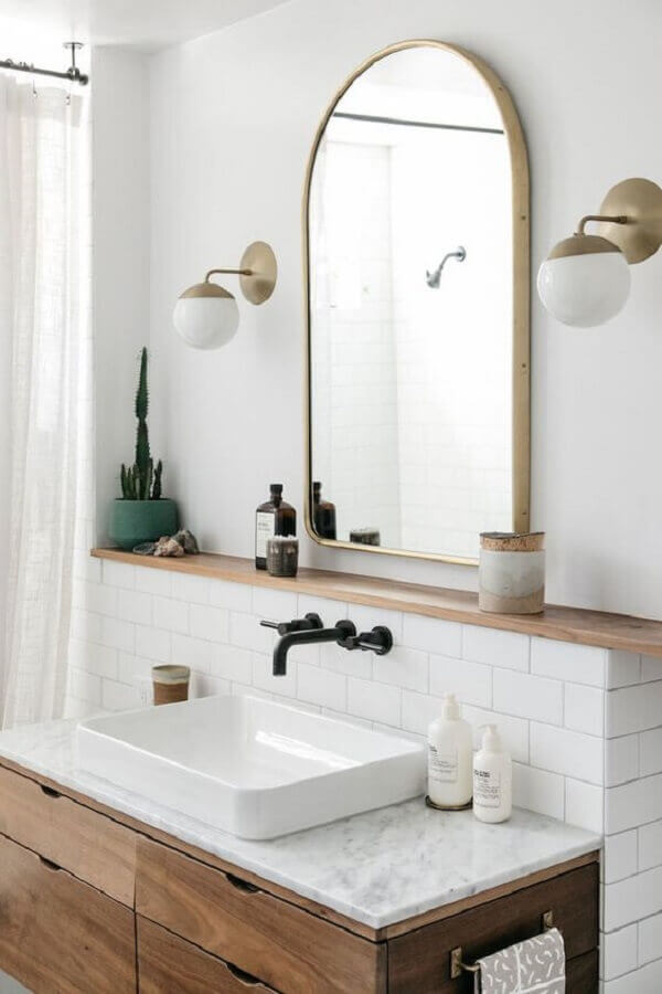 arandela de parede para banheiro branco com madeira Foto Jeito de Casa