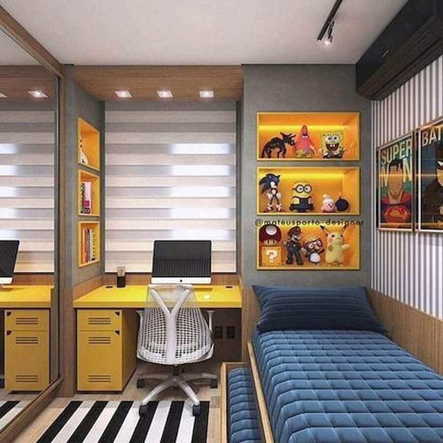 bicama para quarto de solteiro masculino pequeno e jovem decorado com escrivaninha amarela Foto Interior Design Inspiration
