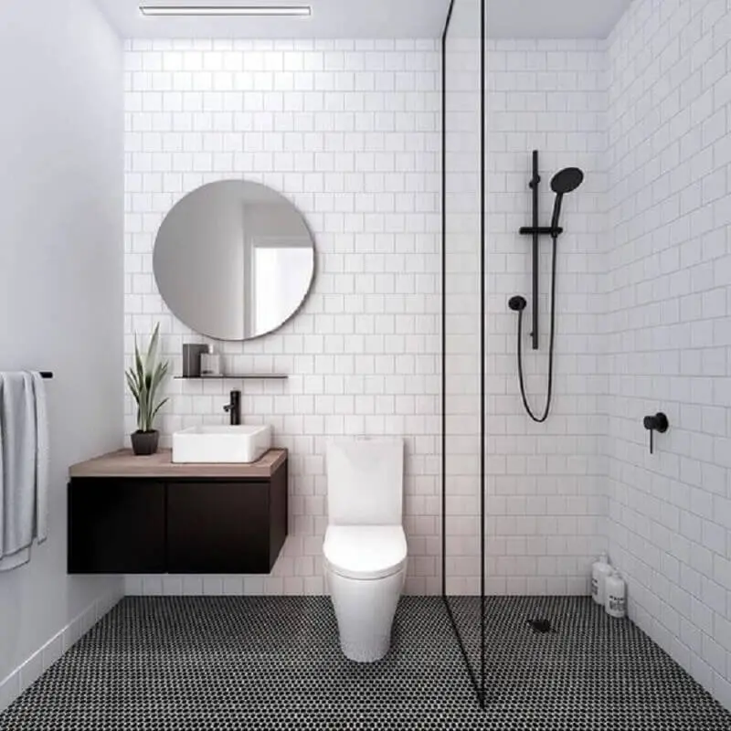 decoração banheiro minimalista pequeno com espelho redondo e gabinete preto suspenso Foto Archzine