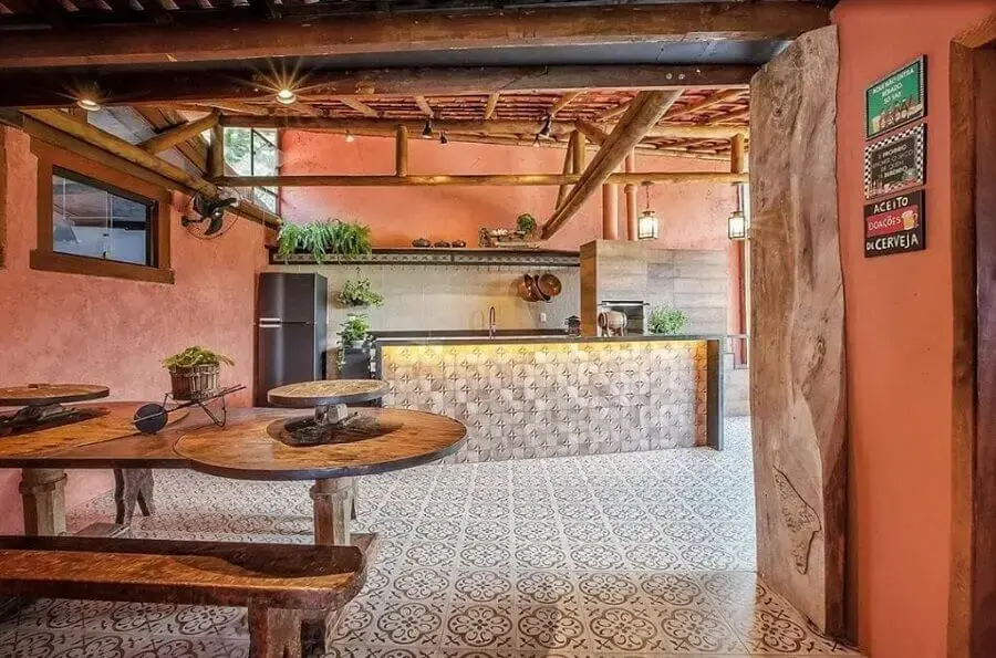decoração de cozinha externa rústica grande Foto Debora Marani