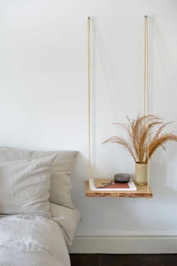 decoração de quarto minimalista com prateleira suspensa por corda Foto Pinterest