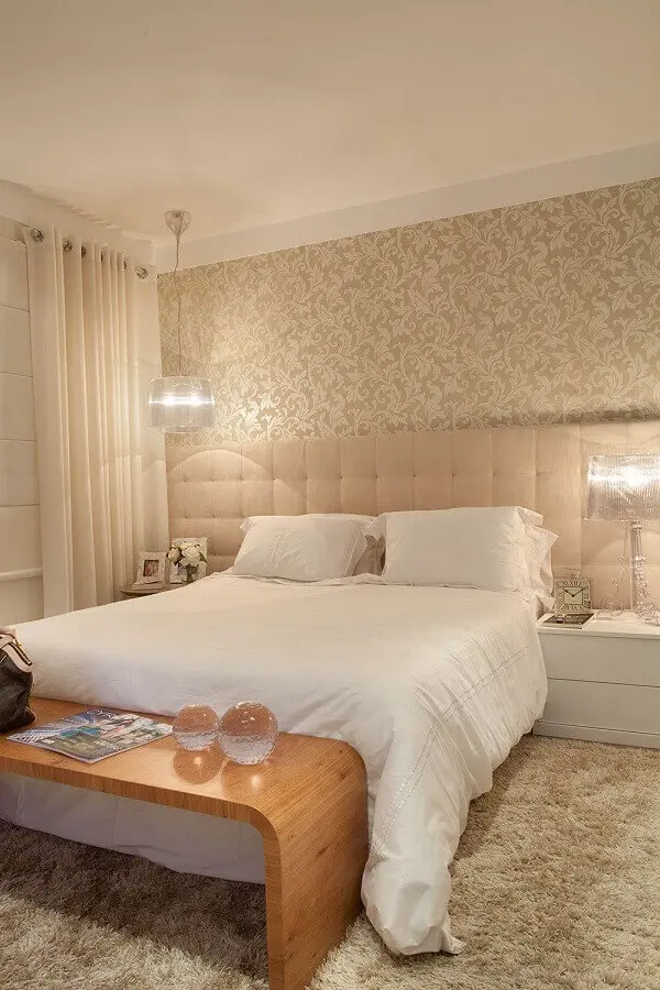 decoração em cores neutras com delicado papel de parede quarto de casal Foto Ultimas Decoração