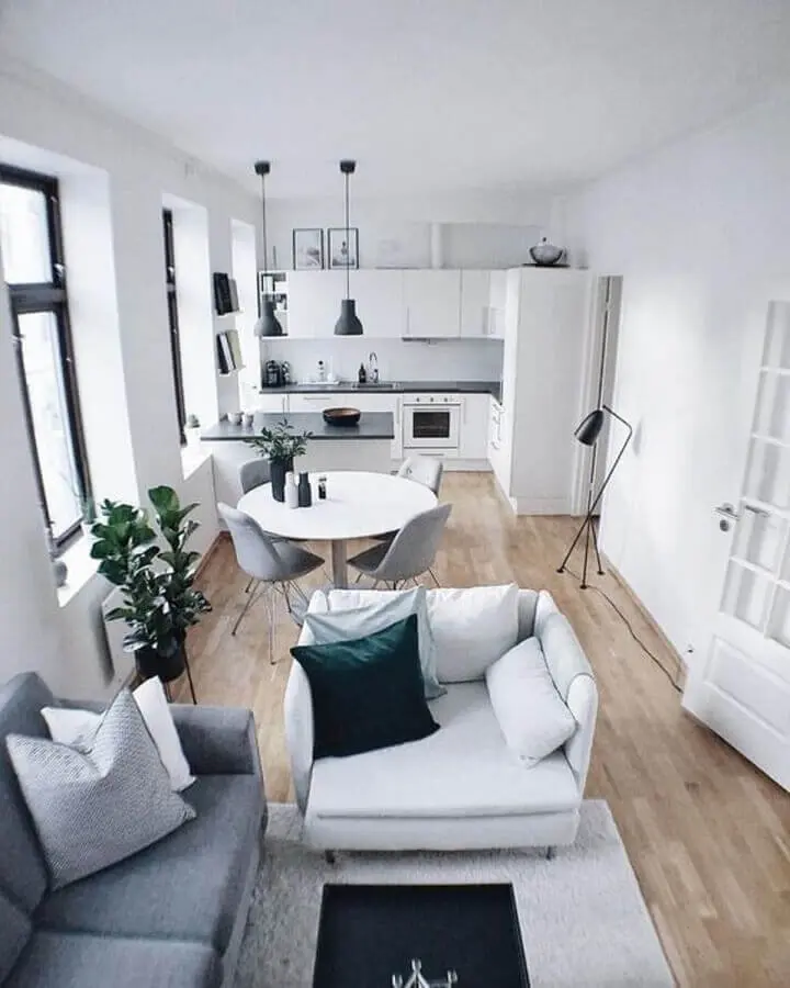 decoração em tons de cinza e branco para casa conceito aberto com sala e cozinha integrada Foto Decor Arse
