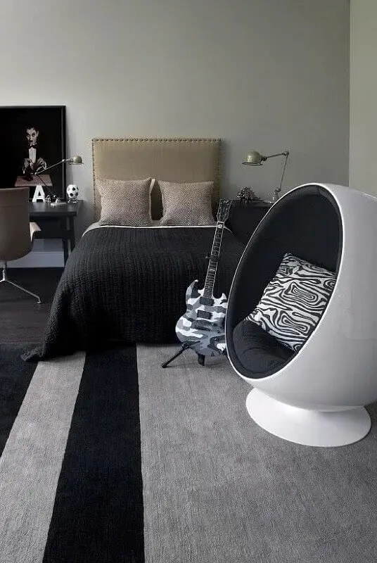 decoração em tons de cinza para quarto de solteiro masculino com poltrona moderna redonda Foto Pinterest