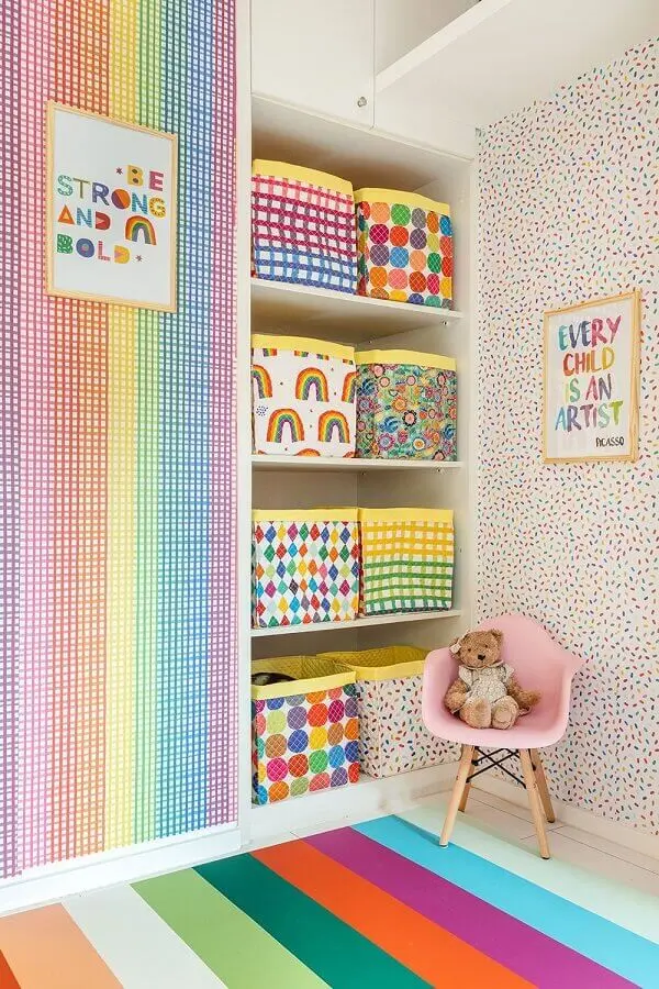 decoração infantil com papel de parede delicado e colorido Foto Pinterest