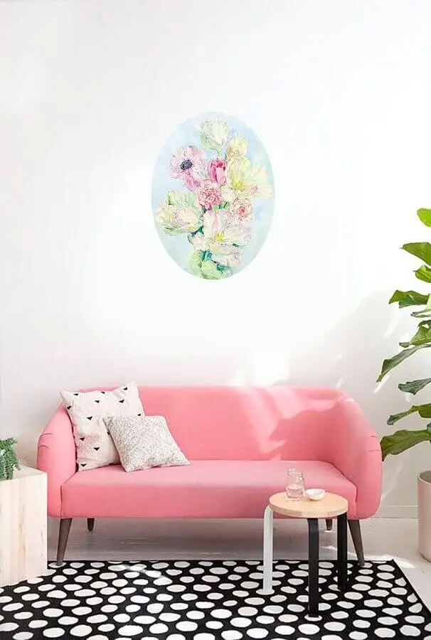 decoração minimalista para sala branca com sofá pequeno cor de rosa Foto Artfinder