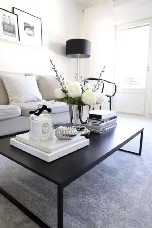 decoração minimalista para sala com mesa de centro preta Foto Dicas Decoração