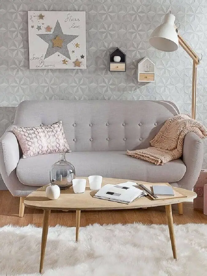 decoração retrô para sala cinza com sofá pequeno Foto Real Simple