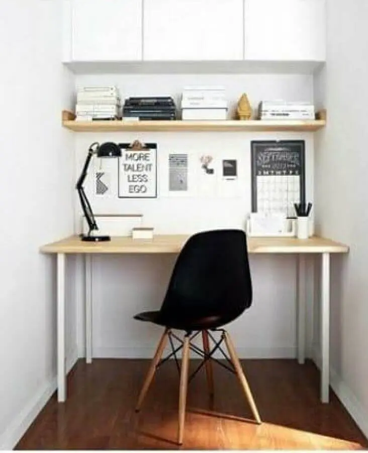 decoração simples com cadeira para home office branco  Foto Lolafá