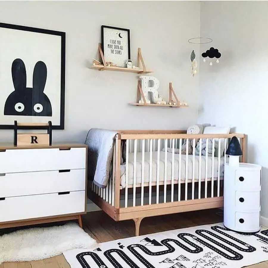 decoração simples com quadros decorativos para quarto de bebê masculino Foto Constance Zahn