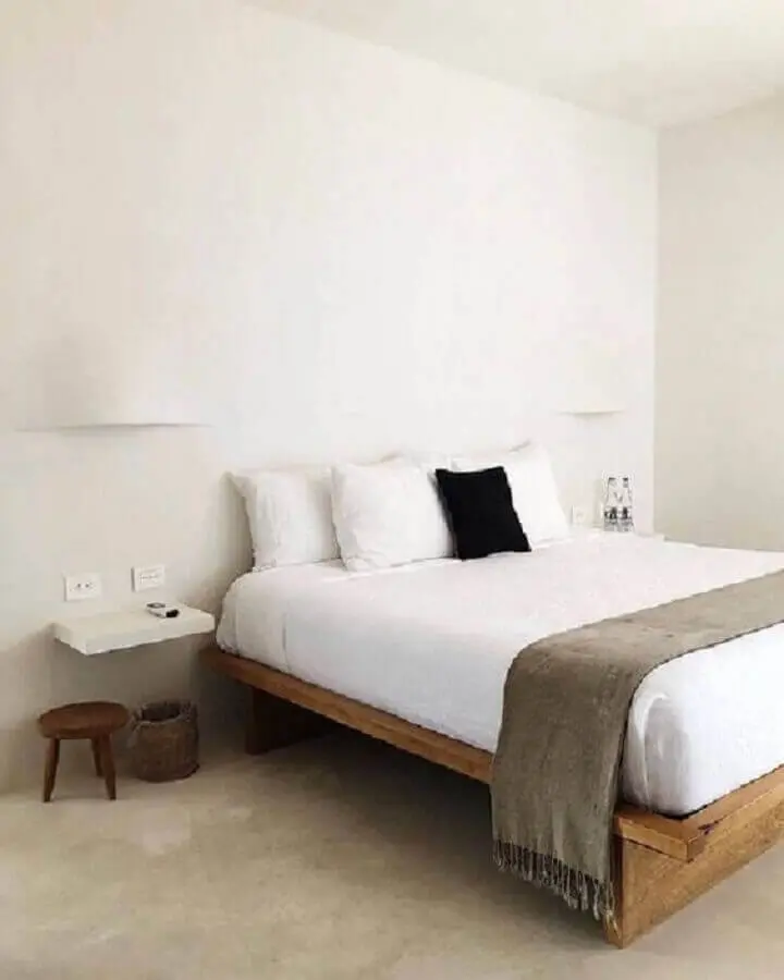 decoração simples para quarto de casal minimalista com cama de madeira Foto Pinterest
