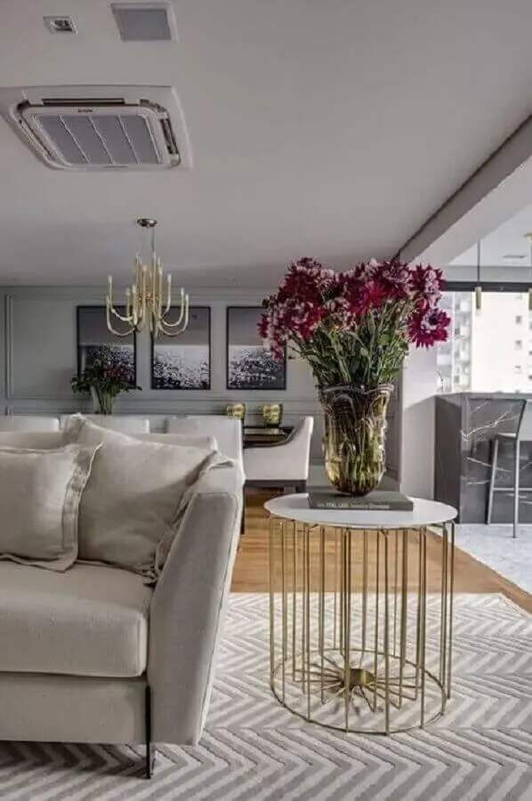 decoração sofisticada com vaso decorativo para sala de estar cinza moderna Foto Archzine